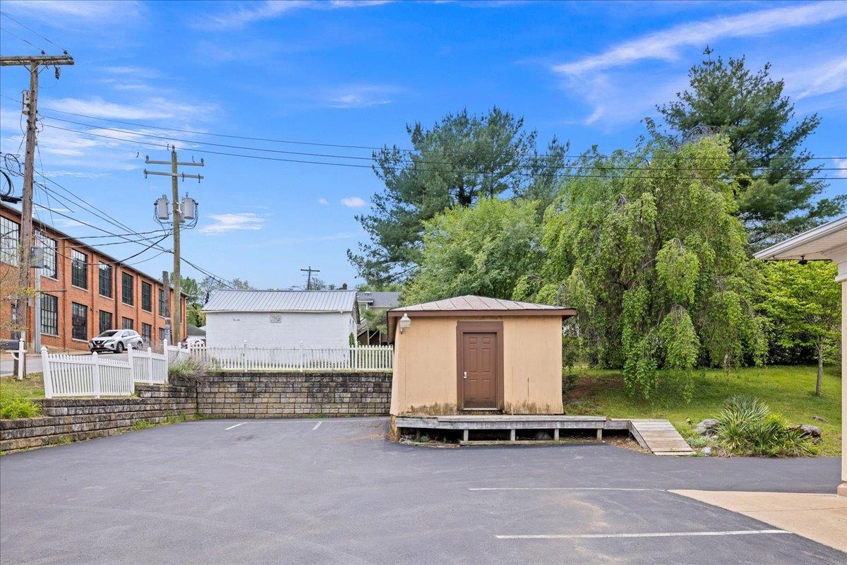 204 W HAMPTON ST, STAUNTON, Virginia 24401, ,Commercial,204 W HAMPTON ST,676517 MLS # 676517