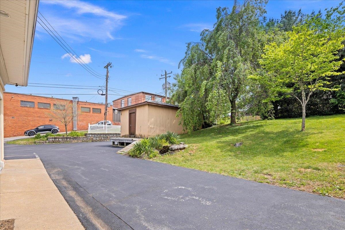 204 W HAMPTON ST, STAUNTON, Virginia 24401, ,Commercial,204 W HAMPTON ST,676517 MLS # 676517