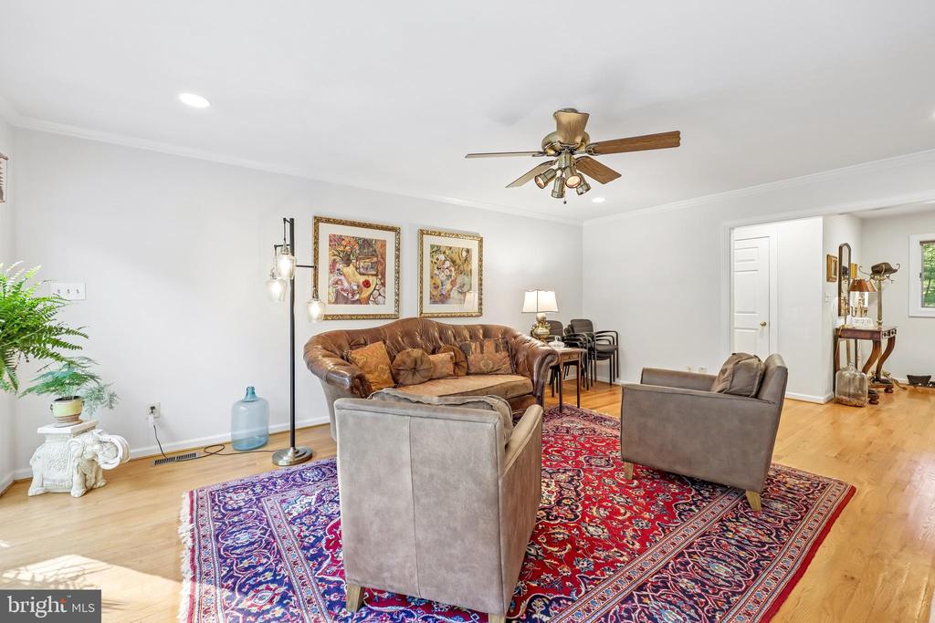 2015 KELLY CT, AMISSVILLE, Virginia 20106, 4 Bedrooms Bedrooms, ,3 BathroomsBathrooms,Residential,2015 KELLY CT,VACU2013370 MLS # VACU2013370