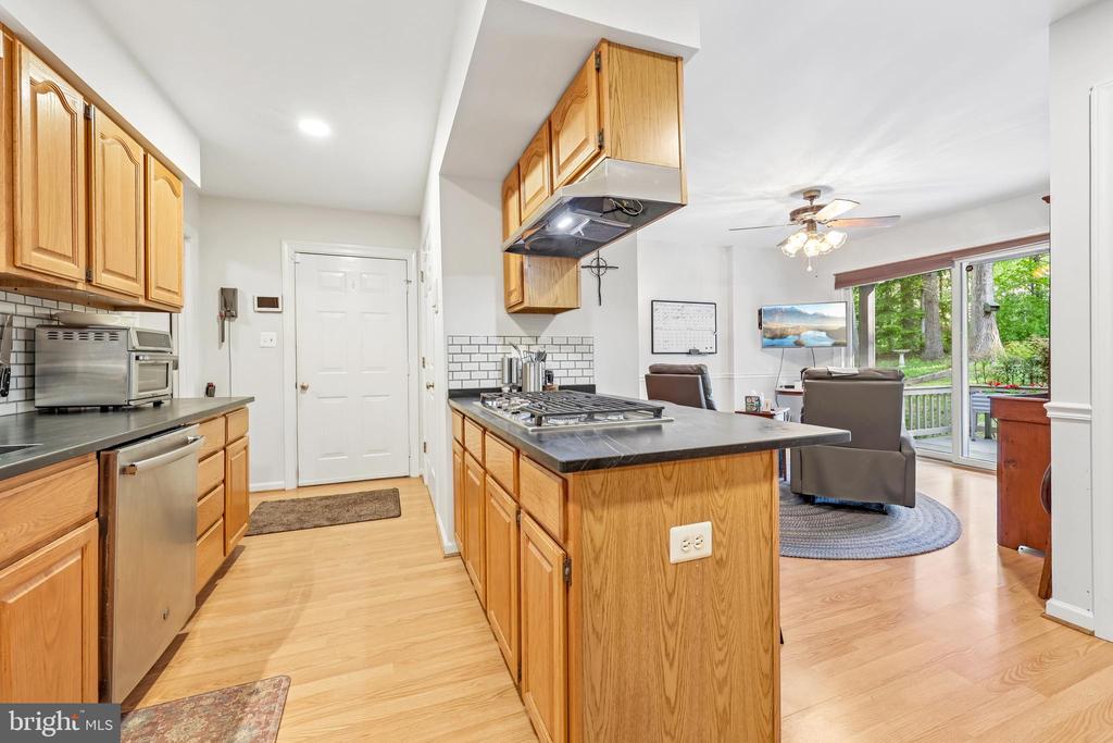 2015 KELLY CT, AMISSVILLE, Virginia 20106, 4 Bedrooms Bedrooms, ,3 BathroomsBathrooms,Residential,2015 KELLY CT,VACU2013370 MLS # VACU2013370