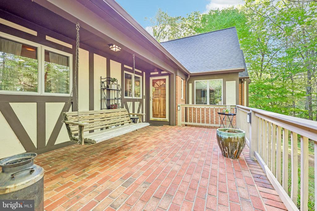 2015 KELLY CT, AMISSVILLE, Virginia 20106, 4 Bedrooms Bedrooms, ,3 BathroomsBathrooms,Residential,2015 KELLY CT,VACU2013370 MLS # VACU2013370