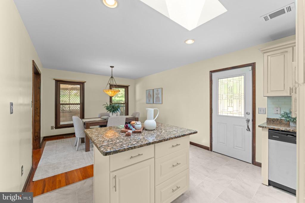 14945 LEE HIGHWAY, AMISSVILLE, Virginia 20106, 4 Bedrooms Bedrooms, ,2 BathroomsBathrooms,Residential,14945 LEE HIGHWAY,VARP2002594 MLS # VARP2002594