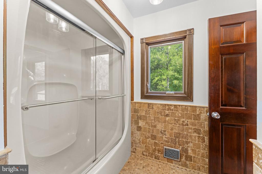 14945 LEE HIGHWAY, AMISSVILLE, Virginia 20106, 4 Bedrooms Bedrooms, ,2 BathroomsBathrooms,Residential,14945 LEE HIGHWAY,VARP2002594 MLS # VARP2002594