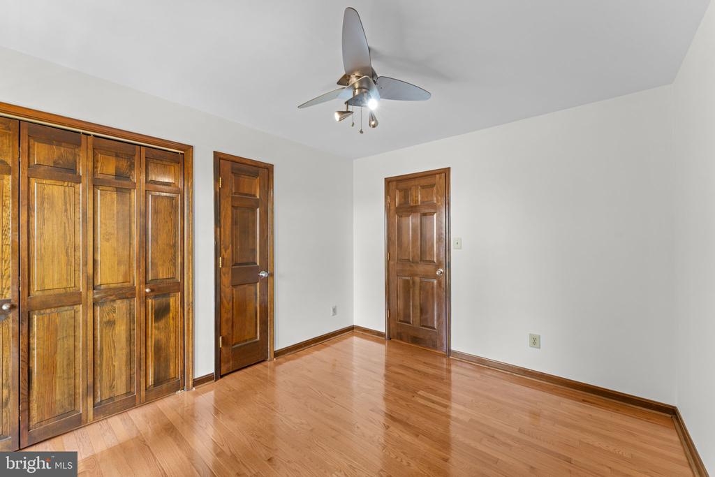 14945 LEE HIGHWAY, AMISSVILLE, Virginia 20106, 4 Bedrooms Bedrooms, ,2 BathroomsBathrooms,Residential,14945 LEE HIGHWAY,VARP2002594 MLS # VARP2002594