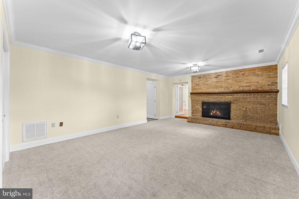 14945 LEE HIGHWAY, AMISSVILLE, Virginia 20106, 4 Bedrooms Bedrooms, ,2 BathroomsBathrooms,Residential,14945 LEE HIGHWAY,VARP2002594 MLS # VARP2002594