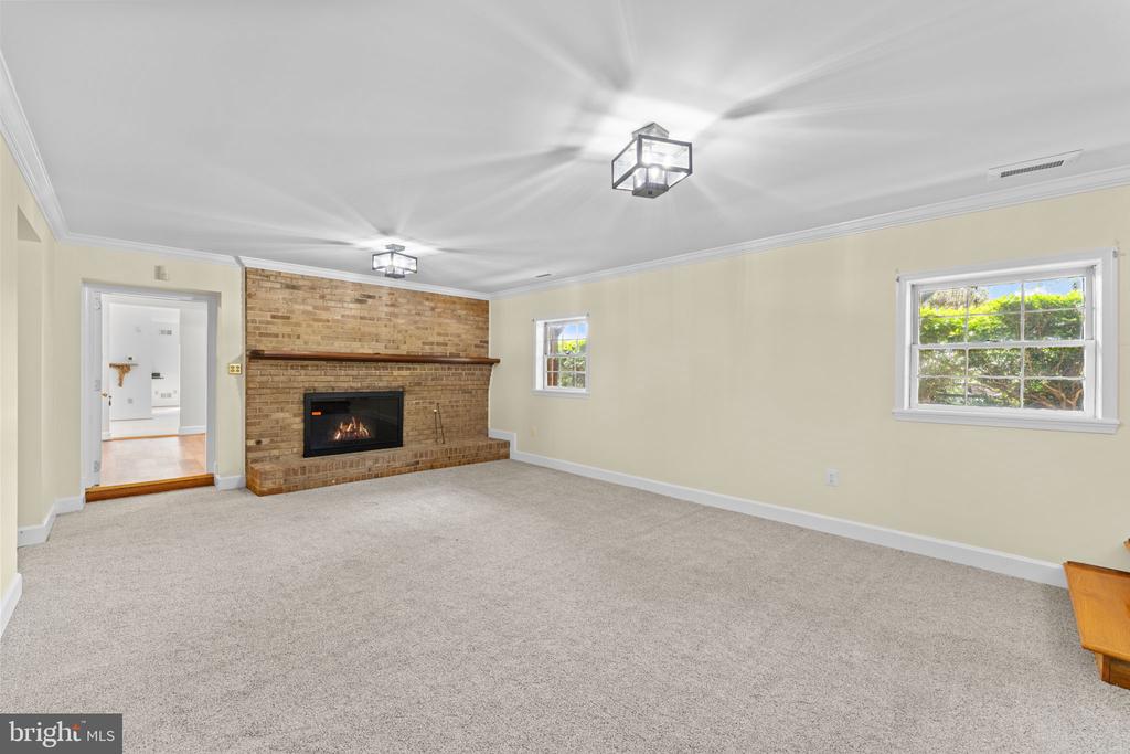 14945 LEE HIGHWAY, AMISSVILLE, Virginia 20106, 4 Bedrooms Bedrooms, ,2 BathroomsBathrooms,Residential,14945 LEE HIGHWAY,VARP2002594 MLS # VARP2002594