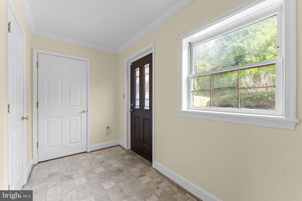 14945 LEE HIGHWAY, AMISSVILLE, Virginia 20106, 4 Bedrooms Bedrooms, ,2 BathroomsBathrooms,Residential,14945 LEE HIGHWAY,VARP2002594 MLS # VARP2002594