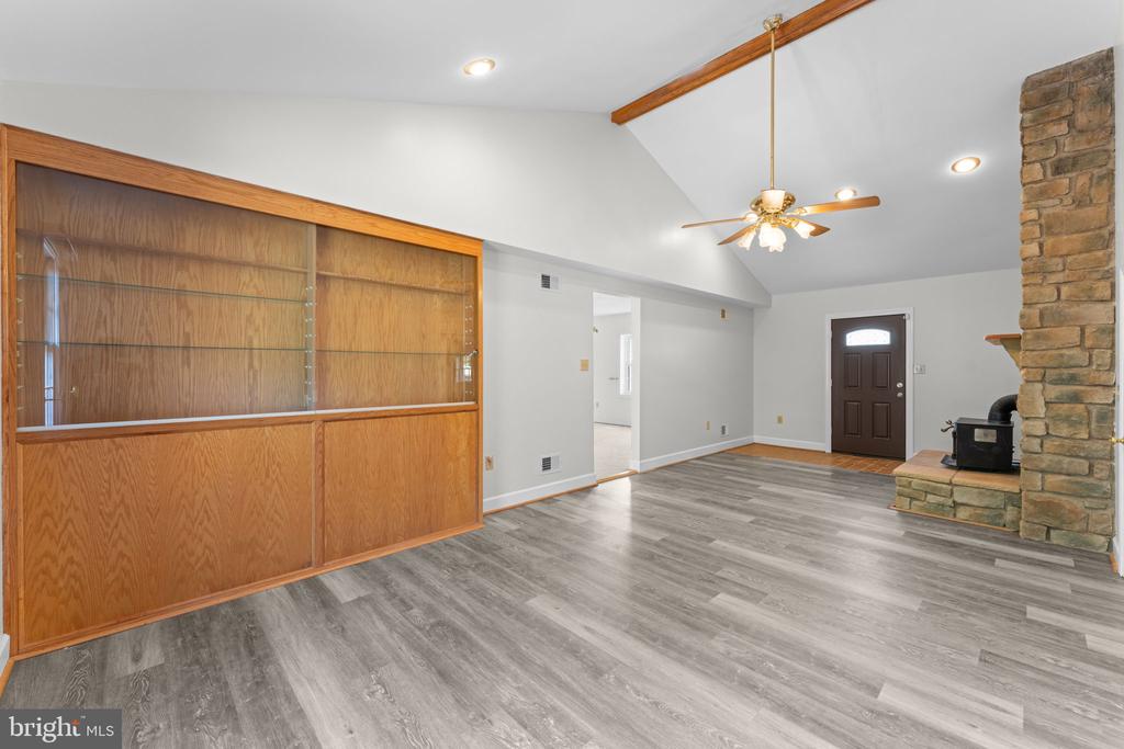 14945 LEE HIGHWAY, AMISSVILLE, Virginia 20106, 4 Bedrooms Bedrooms, ,2 BathroomsBathrooms,Residential,14945 LEE HIGHWAY,VARP2002594 MLS # VARP2002594