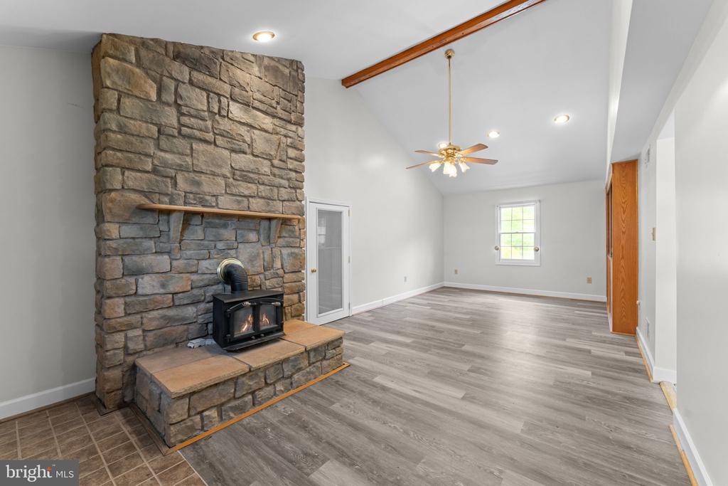 14945 LEE HIGHWAY, AMISSVILLE, Virginia 20106, 4 Bedrooms Bedrooms, ,2 BathroomsBathrooms,Residential,14945 LEE HIGHWAY,VARP2002594 MLS # VARP2002594