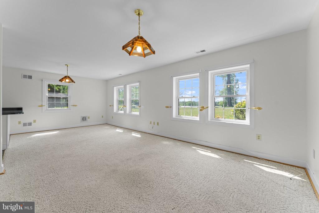 14945 LEE HIGHWAY, AMISSVILLE, Virginia 20106, 4 Bedrooms Bedrooms, ,2 BathroomsBathrooms,Residential,14945 LEE HIGHWAY,VARP2002594 MLS # VARP2002594