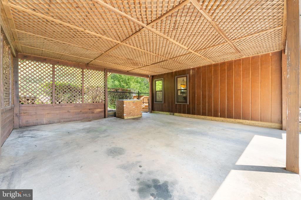 14945 LEE HIGHWAY, AMISSVILLE, Virginia 20106, 4 Bedrooms Bedrooms, ,2 BathroomsBathrooms,Residential,14945 LEE HIGHWAY,VARP2002594 MLS # VARP2002594