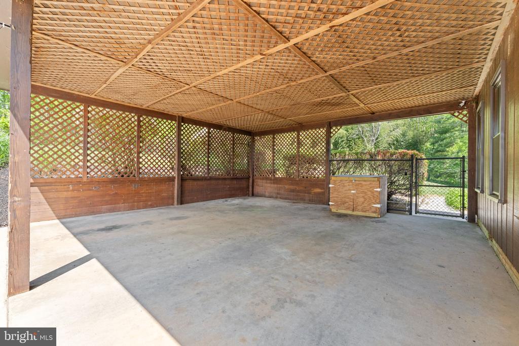14945 LEE HIGHWAY, AMISSVILLE, Virginia 20106, 4 Bedrooms Bedrooms, ,2 BathroomsBathrooms,Residential,14945 LEE HIGHWAY,VARP2002594 MLS # VARP2002594