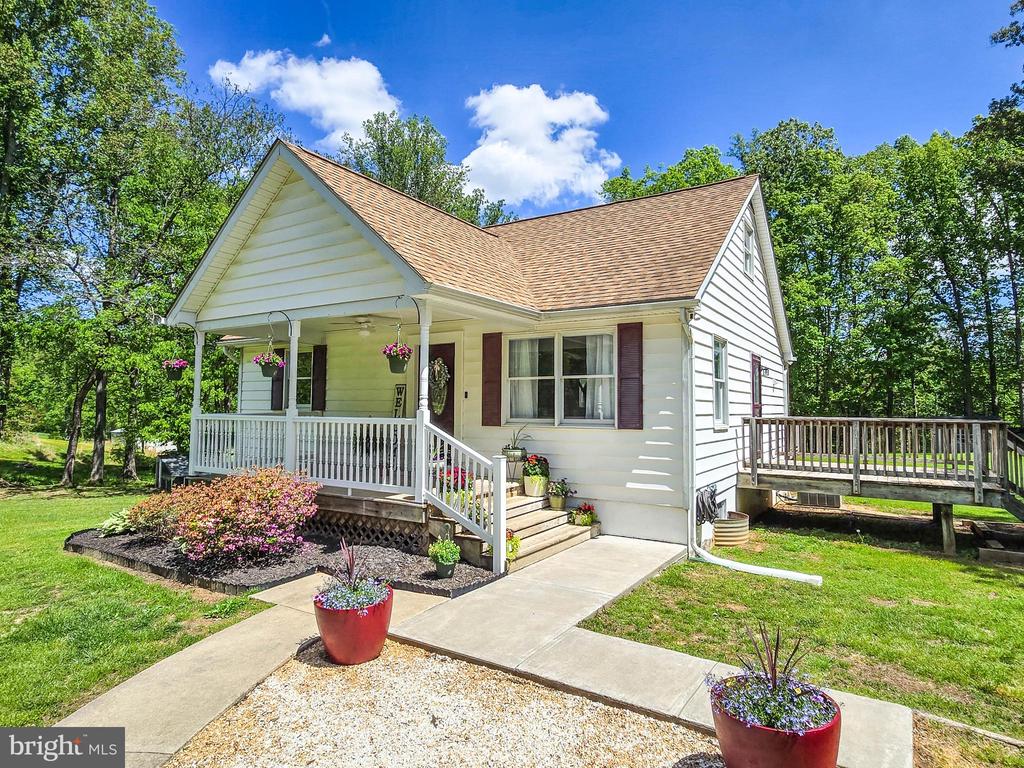 6235 SCOTTSVILLE RD, JEFFERSONTON, Virginia 22724, 3 Bedrooms Bedrooms, ,2 BathroomsBathrooms,Residential,6235 SCOTTSVILLE RD,VACU2013420 MLS # VACU2013420