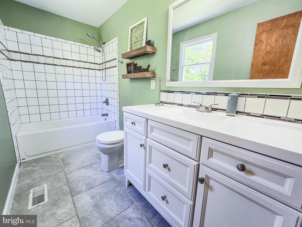 6235 SCOTTSVILLE RD, JEFFERSONTON, Virginia 22724, 3 Bedrooms Bedrooms, ,2 BathroomsBathrooms,Residential,6235 SCOTTSVILLE RD,VACU2013420 MLS # VACU2013420