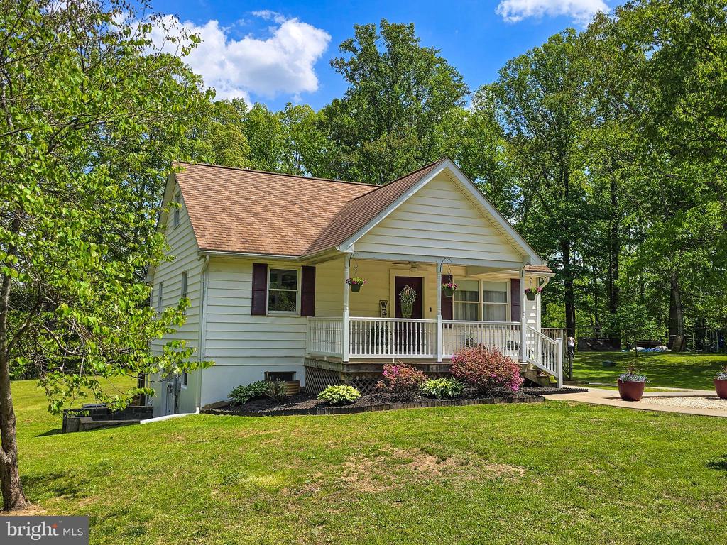 6235 SCOTTSVILLE RD, JEFFERSONTON, Virginia 22724, 3 Bedrooms Bedrooms, ,2 BathroomsBathrooms,Residential,6235 SCOTTSVILLE RD,VACU2013420 MLS # VACU2013420