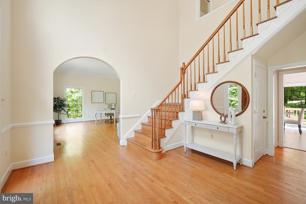 5722 GREENVIEW LN, WARRENTON, Virginia 20187, 4 Bedrooms Bedrooms, ,2 BathroomsBathrooms,Residential,5722 GREENVIEW LN,VAFQ2020274 MLS # VAFQ2020274