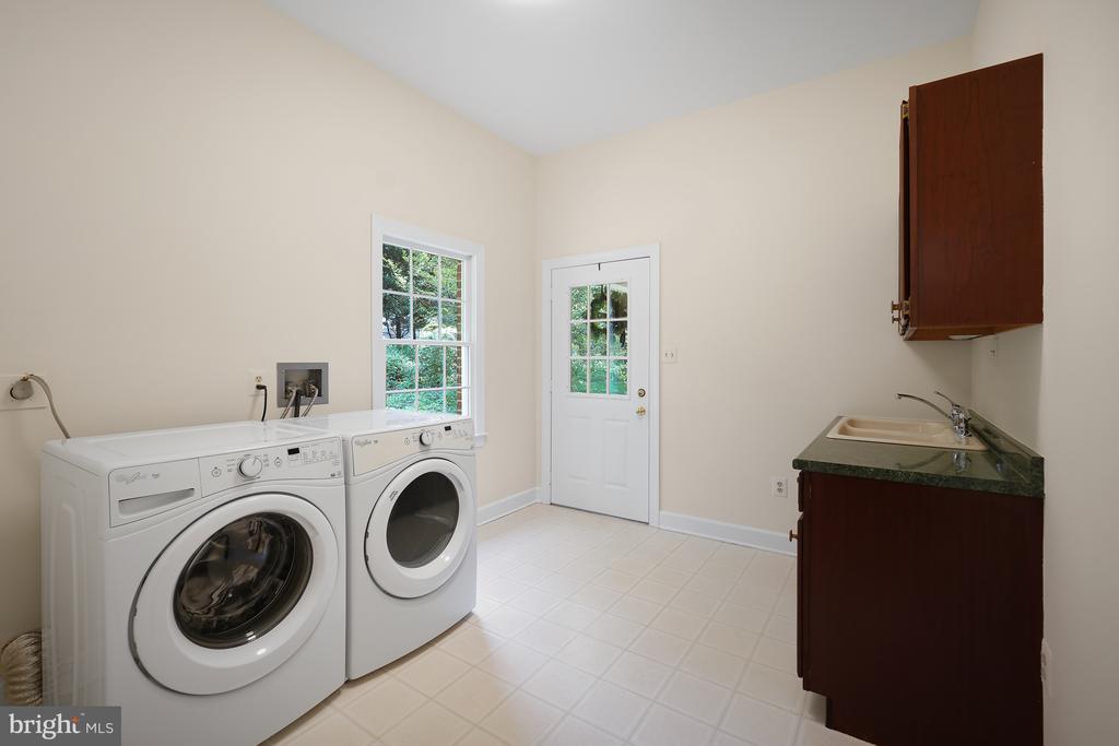 5722 GREENVIEW LN, WARRENTON, Virginia 20187, 4 Bedrooms Bedrooms, ,2 BathroomsBathrooms,Residential,5722 GREENVIEW LN,VAFQ2020274 MLS # VAFQ2020274