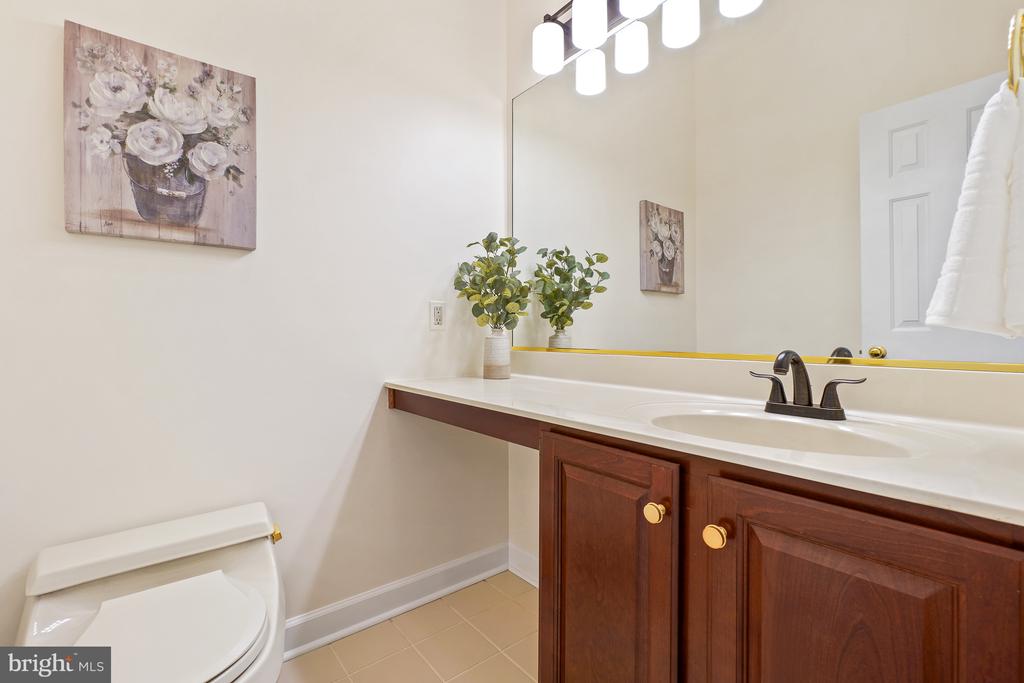 5722 GREENVIEW LN, WARRENTON, Virginia 20187, 4 Bedrooms Bedrooms, ,2 BathroomsBathrooms,Residential,5722 GREENVIEW LN,VAFQ2020274 MLS # VAFQ2020274