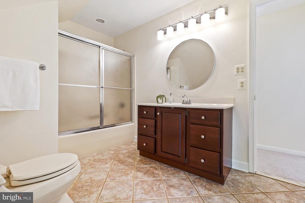 5722 GREENVIEW LN, WARRENTON, Virginia 20187, 4 Bedrooms Bedrooms, ,2 BathroomsBathrooms,Residential,5722 GREENVIEW LN,VAFQ2020274 MLS # VAFQ2020274