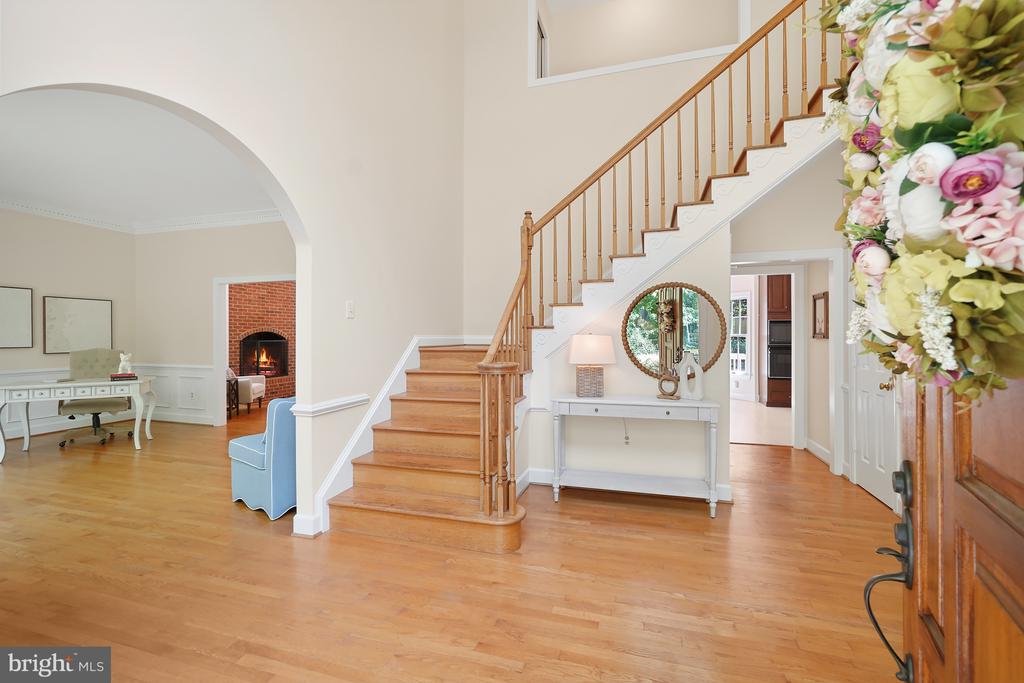 5722 GREENVIEW LN, WARRENTON, Virginia 20187, 4 Bedrooms Bedrooms, ,2 BathroomsBathrooms,Residential,5722 GREENVIEW LN,VAFQ2020274 MLS # VAFQ2020274