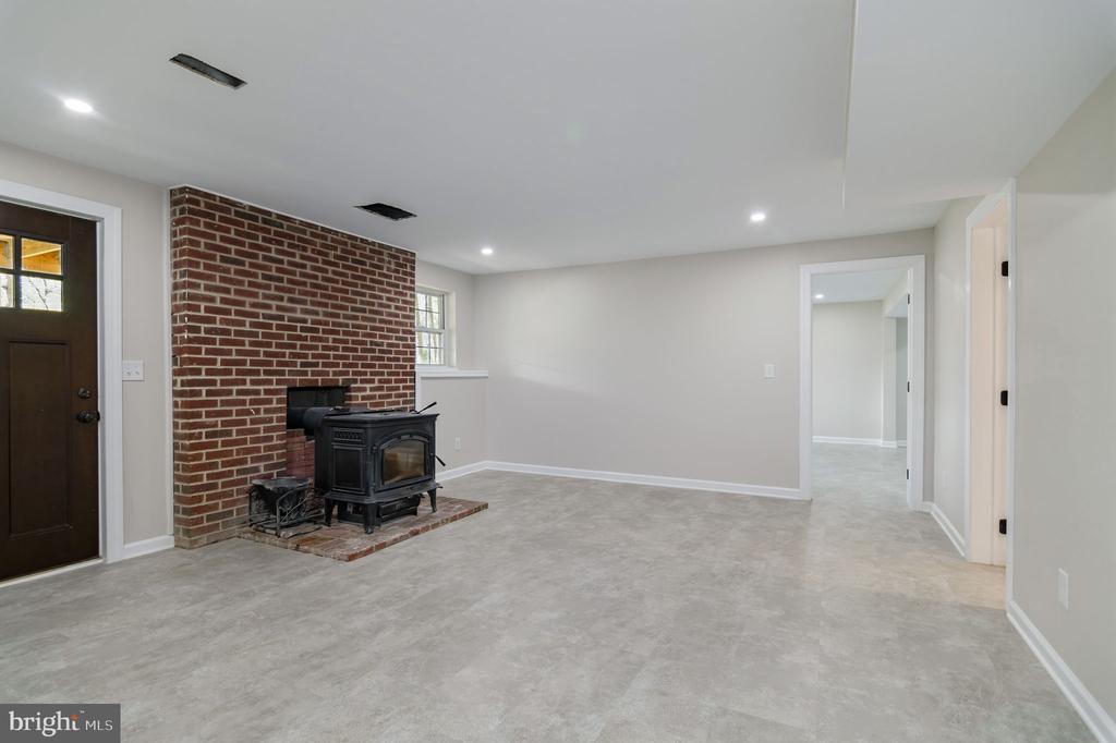 7905 E E ROBERT E LEE CT, SPOTSYLVANIA, Virginia 22551, 6 Bedrooms Bedrooms, ,4 BathroomsBathrooms,Residential,7905 E E ROBERT E LEE CT,VASP2041332 MLS # VASP2041332