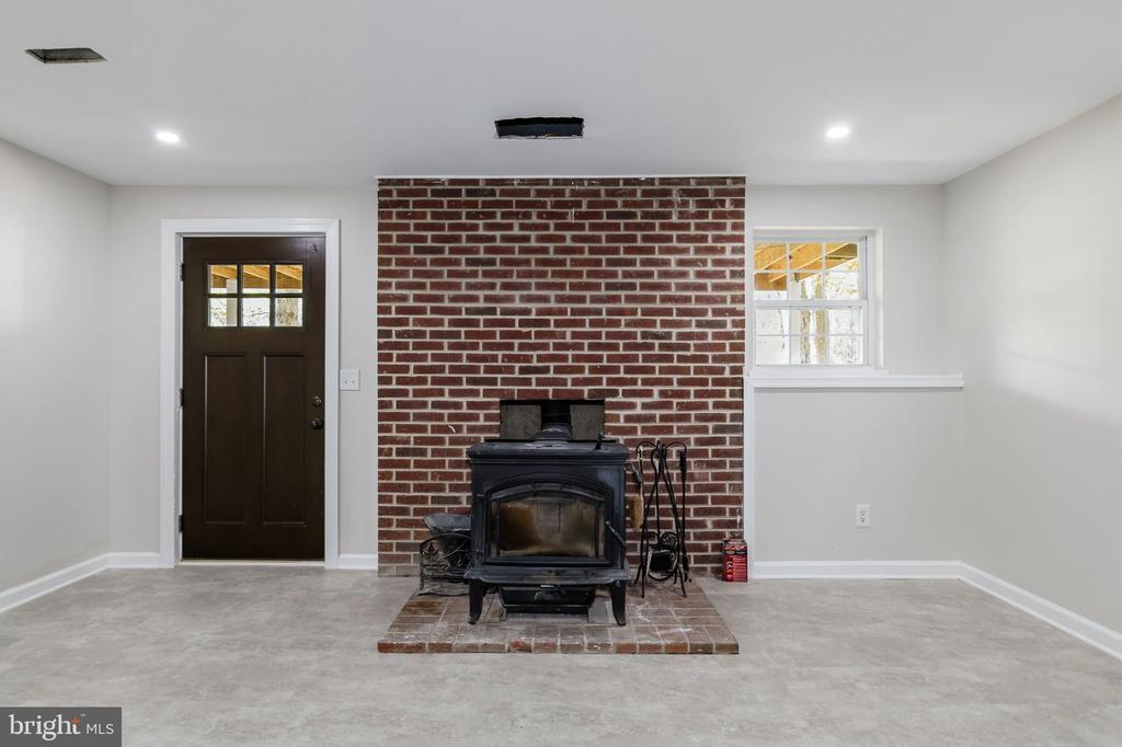 7905 E E ROBERT E LEE CT, SPOTSYLVANIA, Virginia 22551, 6 Bedrooms Bedrooms, ,4 BathroomsBathrooms,Residential,7905 E E ROBERT E LEE CT,VASP2041332 MLS # VASP2041332