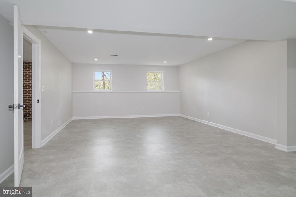 7905 E E ROBERT E LEE CT, SPOTSYLVANIA, Virginia 22551, 6 Bedrooms Bedrooms, ,4 BathroomsBathrooms,Residential,7905 E E ROBERT E LEE CT,VASP2041332 MLS # VASP2041332