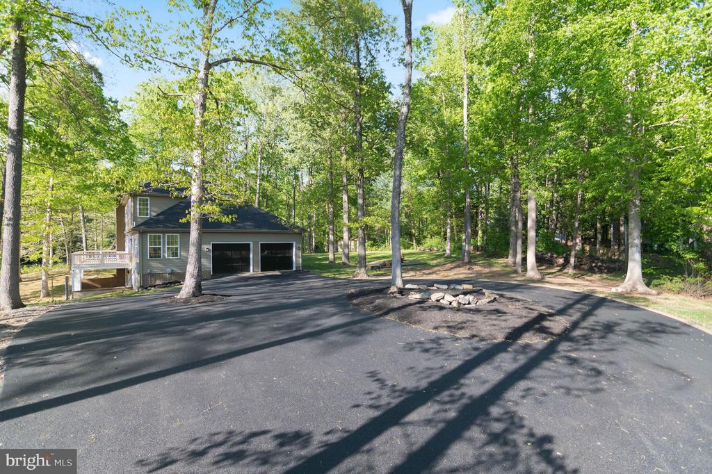 7905 E E ROBERT E LEE CT, SPOTSYLVANIA, Virginia 22551, 6 Bedrooms Bedrooms, ,4 BathroomsBathrooms,Residential,7905 E E ROBERT E LEE CT,VASP2041332 MLS # VASP2041332