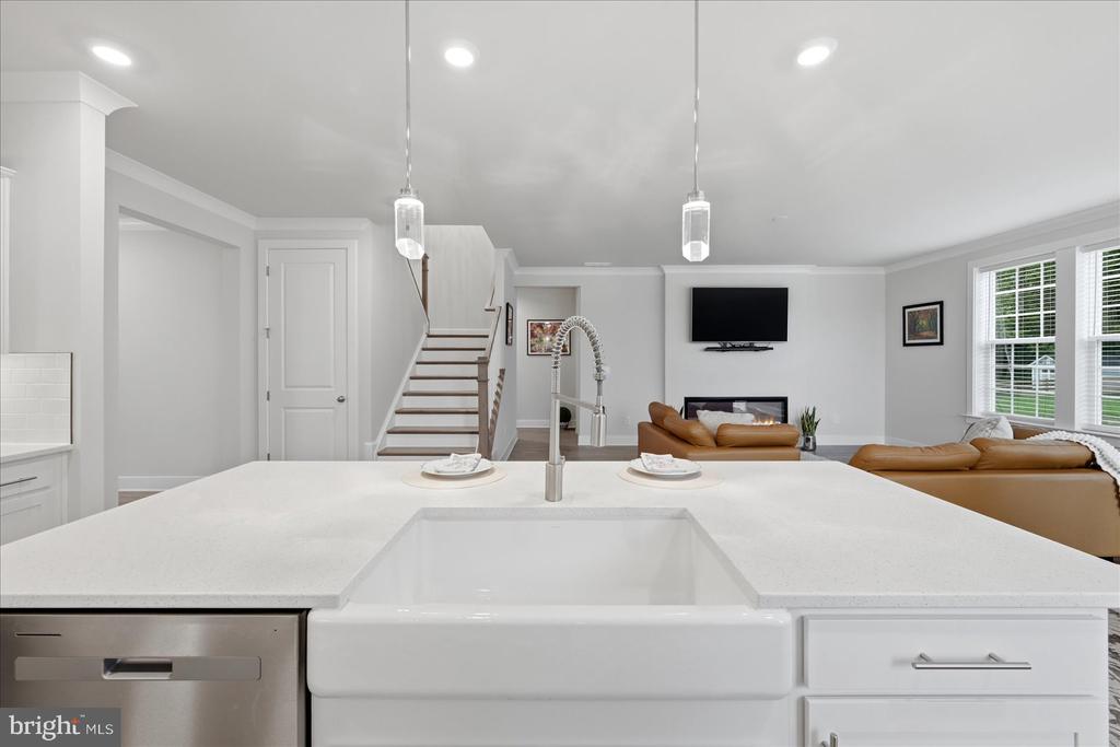 7817 HOLSTON LN, BROAD RUN, Virginia 20137, 5 Bedrooms Bedrooms, ,4 BathroomsBathrooms,Residential,7817 HOLSTON LN,VAFQ2021732 MLS # VAFQ2021732