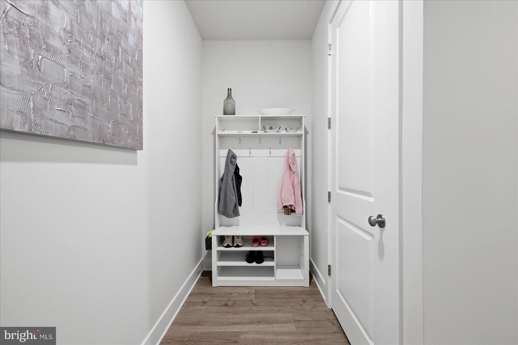 7817 HOLSTON LN, BROAD RUN, Virginia 20137, 5 Bedrooms Bedrooms, ,4 BathroomsBathrooms,Residential,7817 HOLSTON LN,VAFQ2021732 MLS # VAFQ2021732
