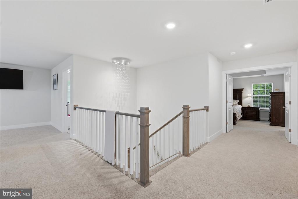 7817 HOLSTON LN, BROAD RUN, Virginia 20137, 5 Bedrooms Bedrooms, ,4 BathroomsBathrooms,Residential,7817 HOLSTON LN,VAFQ2021732 MLS # VAFQ2021732