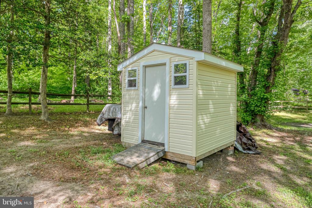10206 GAYLE CT, SPOTSYLVANIA, Virginia 22553, 4 Bedrooms Bedrooms, ,3 BathroomsBathrooms,Residential,10206 GAYLE CT,VASP2041284 MLS # VASP2041284