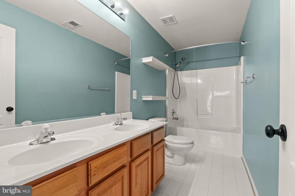 553 WINDERMERE DR, CULPEPER, Virginia 22701, 4 Bedrooms Bedrooms, ,3 BathroomsBathrooms,Residential,553 WINDERMERE DR,VACU2012898 MLS # VACU2012898