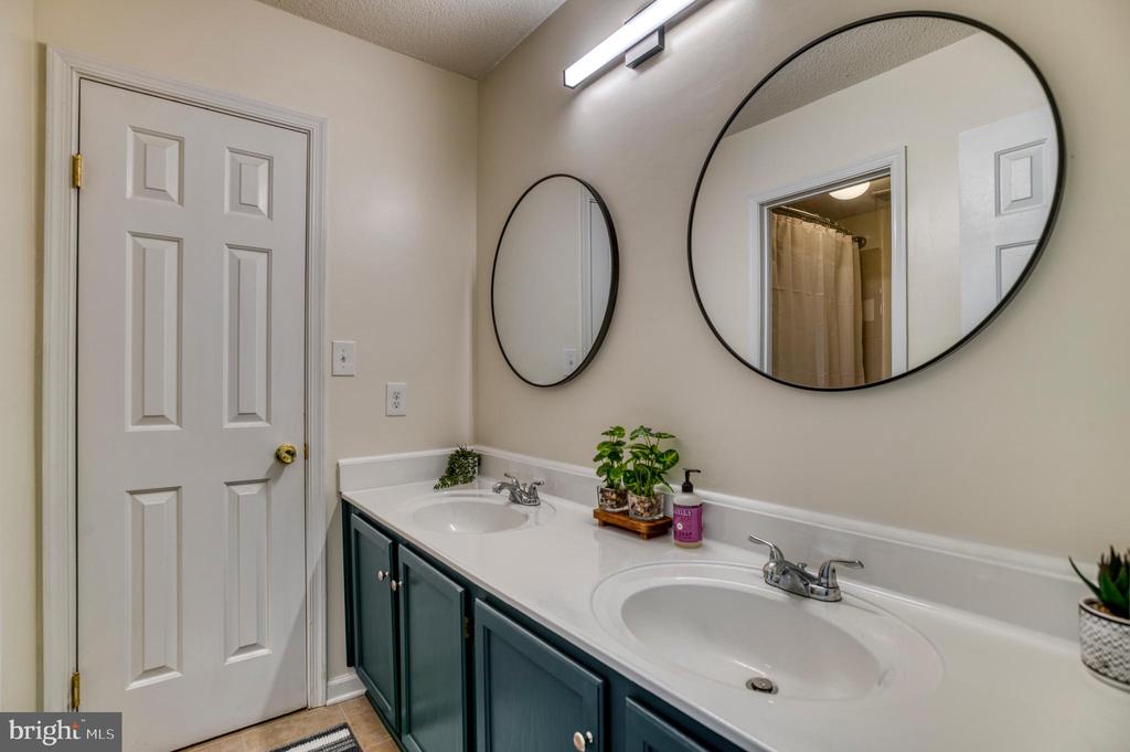 1393 N RED OAK WAY, CULPEPER, Virginia 22701, 4 Bedrooms Bedrooms, ,2 BathroomsBathrooms,Residential,1393 N RED OAK WAY,VACU2013446 MLS # VACU2013446