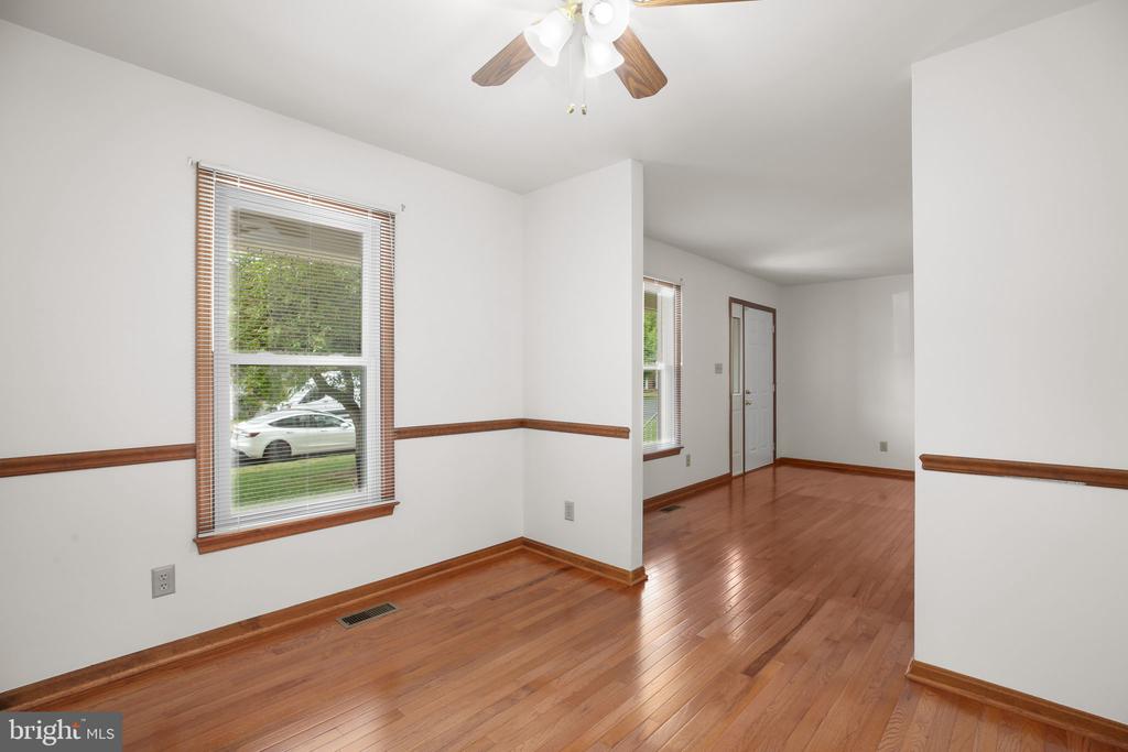 619 SHAMROCK DR, FREDERICKSBURG, Virginia 22407, 3 Bedrooms Bedrooms, ,2 BathroomsBathrooms,Residential,619 SHAMROCK DR,VASP2041352 MLS # VASP2041352
