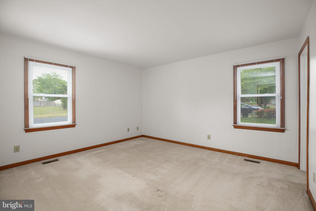 619 SHAMROCK DR, FREDERICKSBURG, Virginia 22407, 3 Bedrooms Bedrooms, ,2 BathroomsBathrooms,Residential,619 SHAMROCK DR,VASP2041352 MLS # VASP2041352