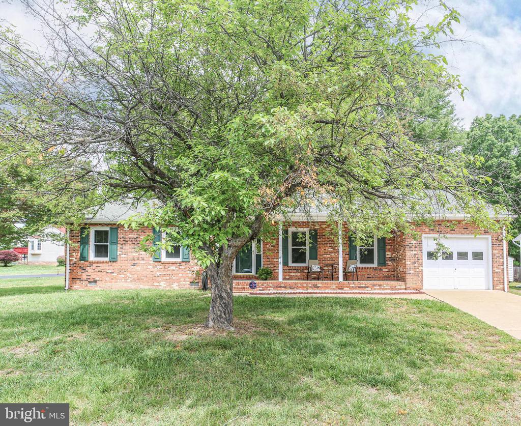 619 SHAMROCK DR, FREDERICKSBURG, Virginia 22407, 3 Bedrooms Bedrooms, ,2 BathroomsBathrooms,Residential,619 SHAMROCK DR,VASP2041352 MLS # VASP2041352