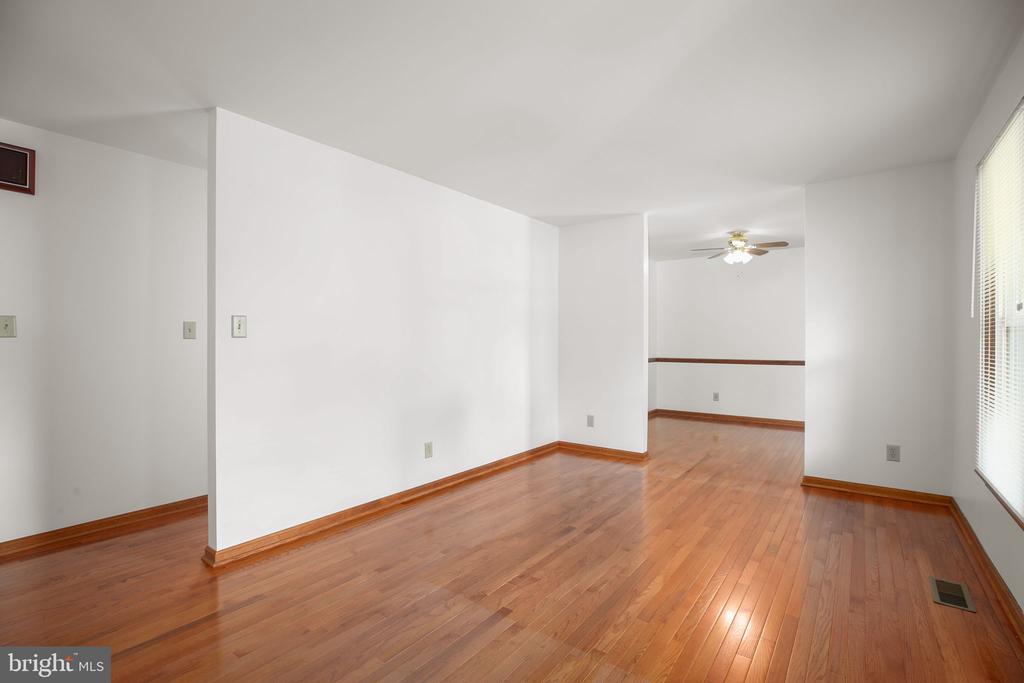619 SHAMROCK DR, FREDERICKSBURG, Virginia 22407, 3 Bedrooms Bedrooms, ,2 BathroomsBathrooms,Residential,619 SHAMROCK DR,VASP2041352 MLS # VASP2041352