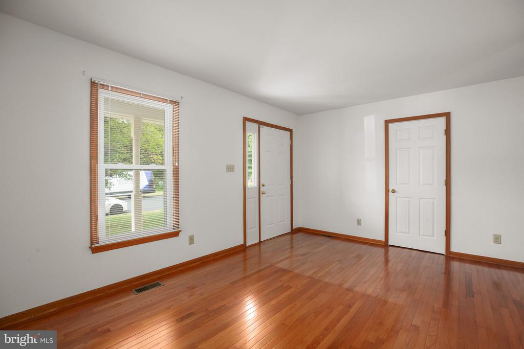 619 SHAMROCK DR, FREDERICKSBURG, Virginia 22407, 3 Bedrooms Bedrooms, ,2 BathroomsBathrooms,Residential,619 SHAMROCK DR,VASP2041352 MLS # VASP2041352