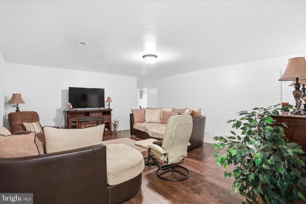 524 S MCDANIEL LN, SHENANDOAH, Virginia 22849, 6 Bedrooms Bedrooms, ,6 BathroomsBathrooms,Residential,524 S MCDANIEL LN,VAPA2006350 MLS # VAPA2006350