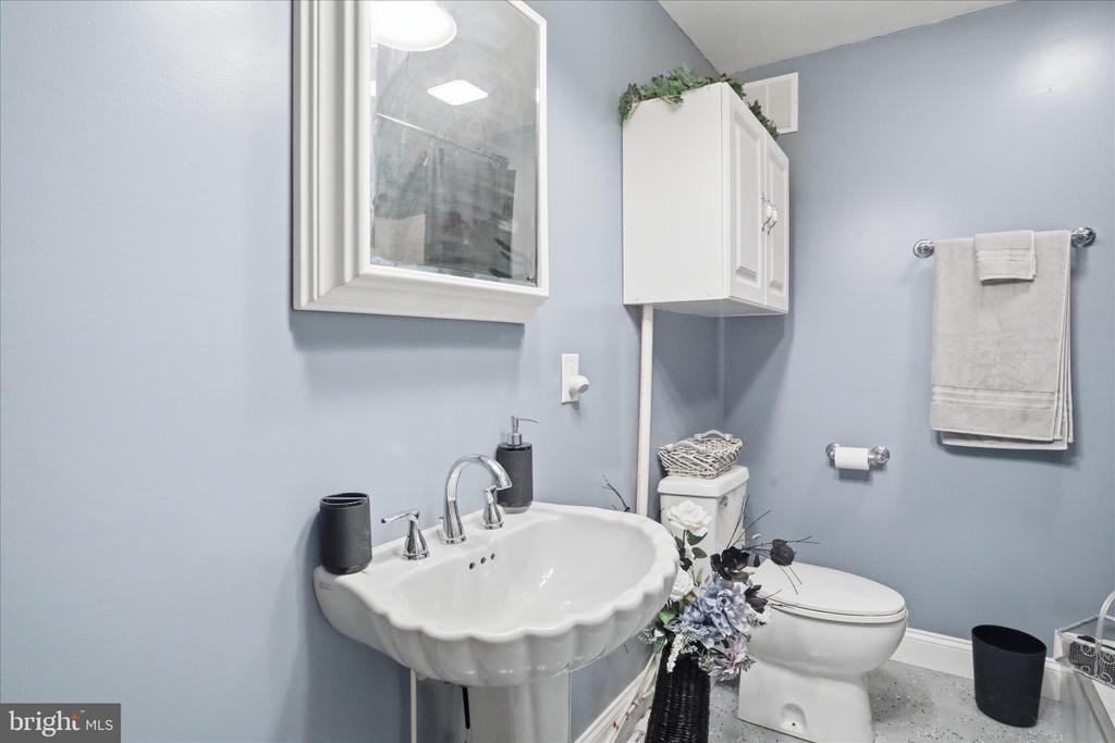 524 S MCDANIEL LN, SHENANDOAH, Virginia 22849, 6 Bedrooms Bedrooms, ,6 BathroomsBathrooms,Residential,524 S MCDANIEL LN,VAPA2006350 MLS # VAPA2006350