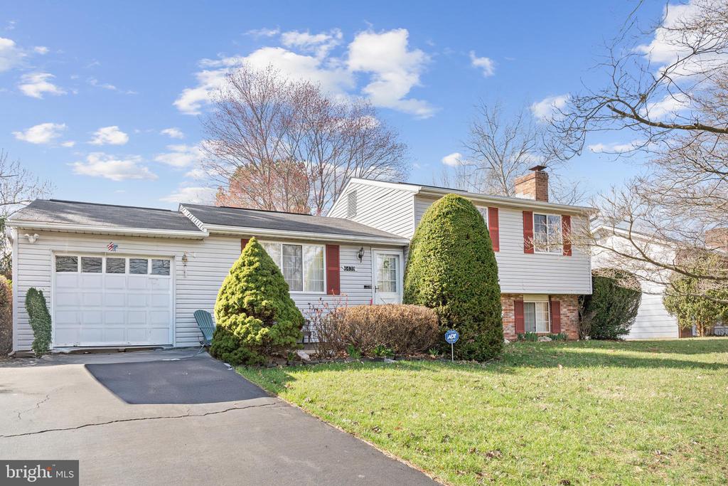6439 LANCASTER DR, WARRENTON, Virginia 20187, 3 Bedrooms Bedrooms, ,2 BathroomsBathrooms,Residential,6439 LANCASTER DR,VAFQ2021806 MLS # VAFQ2021806