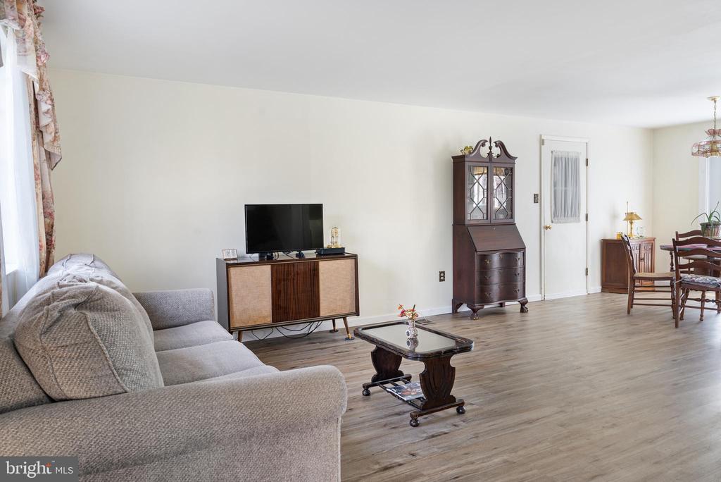 6439 LANCASTER DR, WARRENTON, Virginia 20187, 3 Bedrooms Bedrooms, ,2 BathroomsBathrooms,Residential,6439 LANCASTER DR,VAFQ2021806 MLS # VAFQ2021806