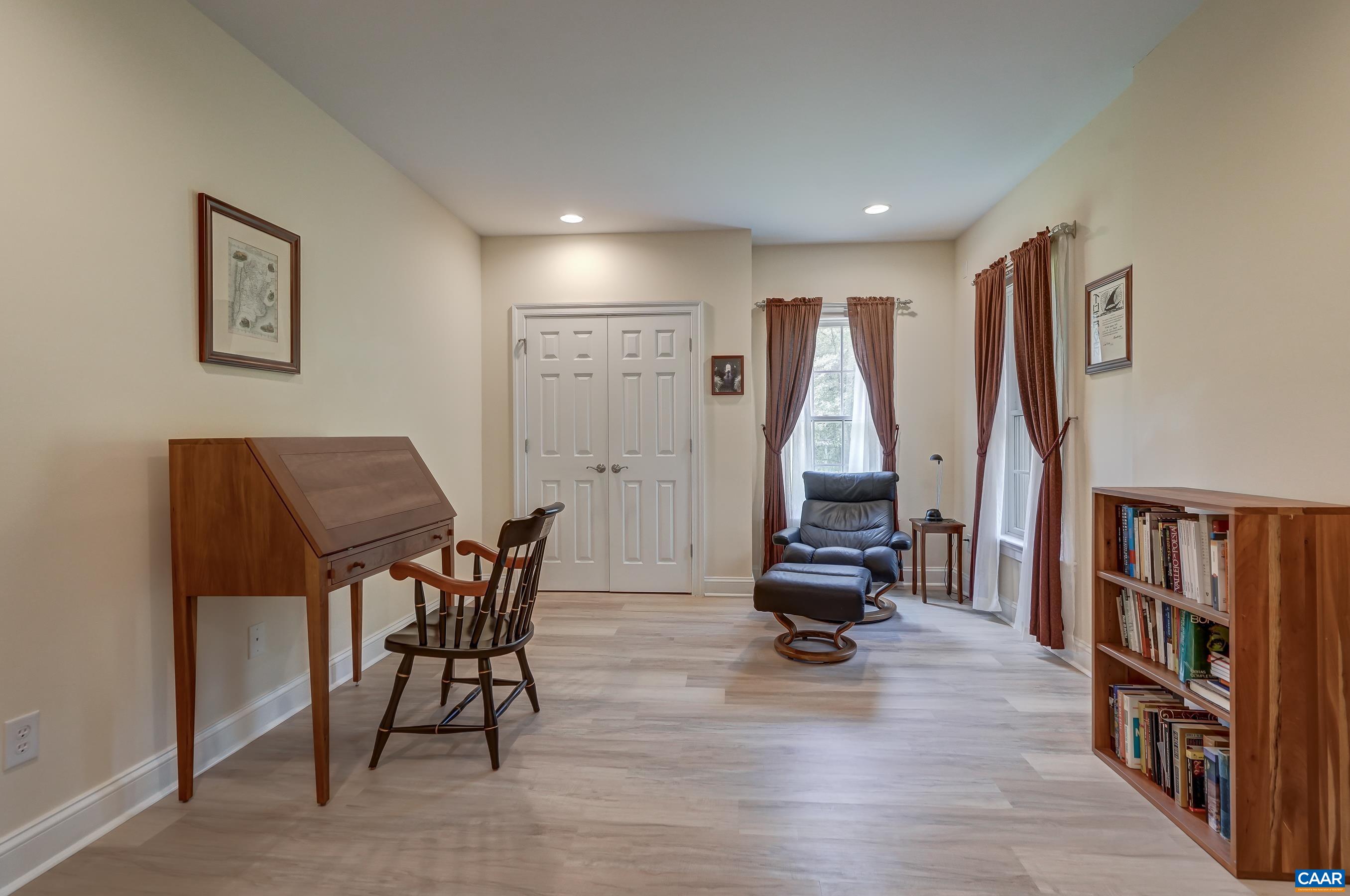 Additional basement bedroom/office.