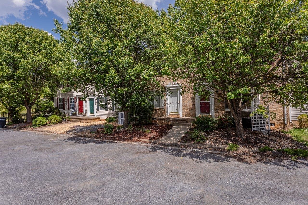 2312 BRECKENRIDGE CT, HARRISONBURG, Virginia 22801, 3 Bedrooms Bedrooms, ,1 BathroomBathrooms,Residential,2312 BRECKENRIDGE CT,676375 MLS # 676375