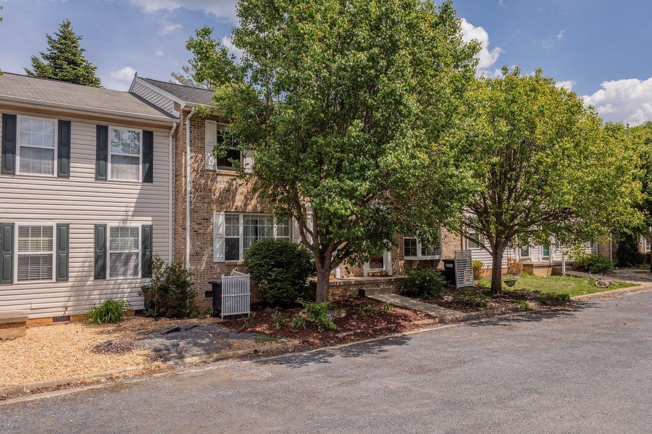 2312 BRECKENRIDGE CT, HARRISONBURG, Virginia 22801, 3 Bedrooms Bedrooms, ,1 BathroomBathrooms,Residential,2312 BRECKENRIDGE CT,676375 MLS # 676375