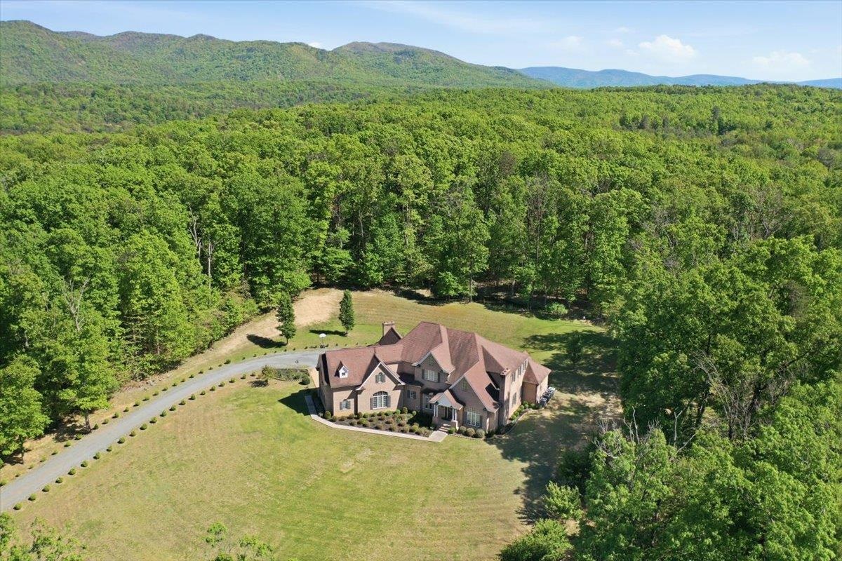 524 S MCDANIEL LN, SHENANDOAH, Virginia 22849, 6 Bedrooms Bedrooms, ,6 BathroomsBathrooms,Residential,524 S MCDANIEL LN,676503 MLS # 676503