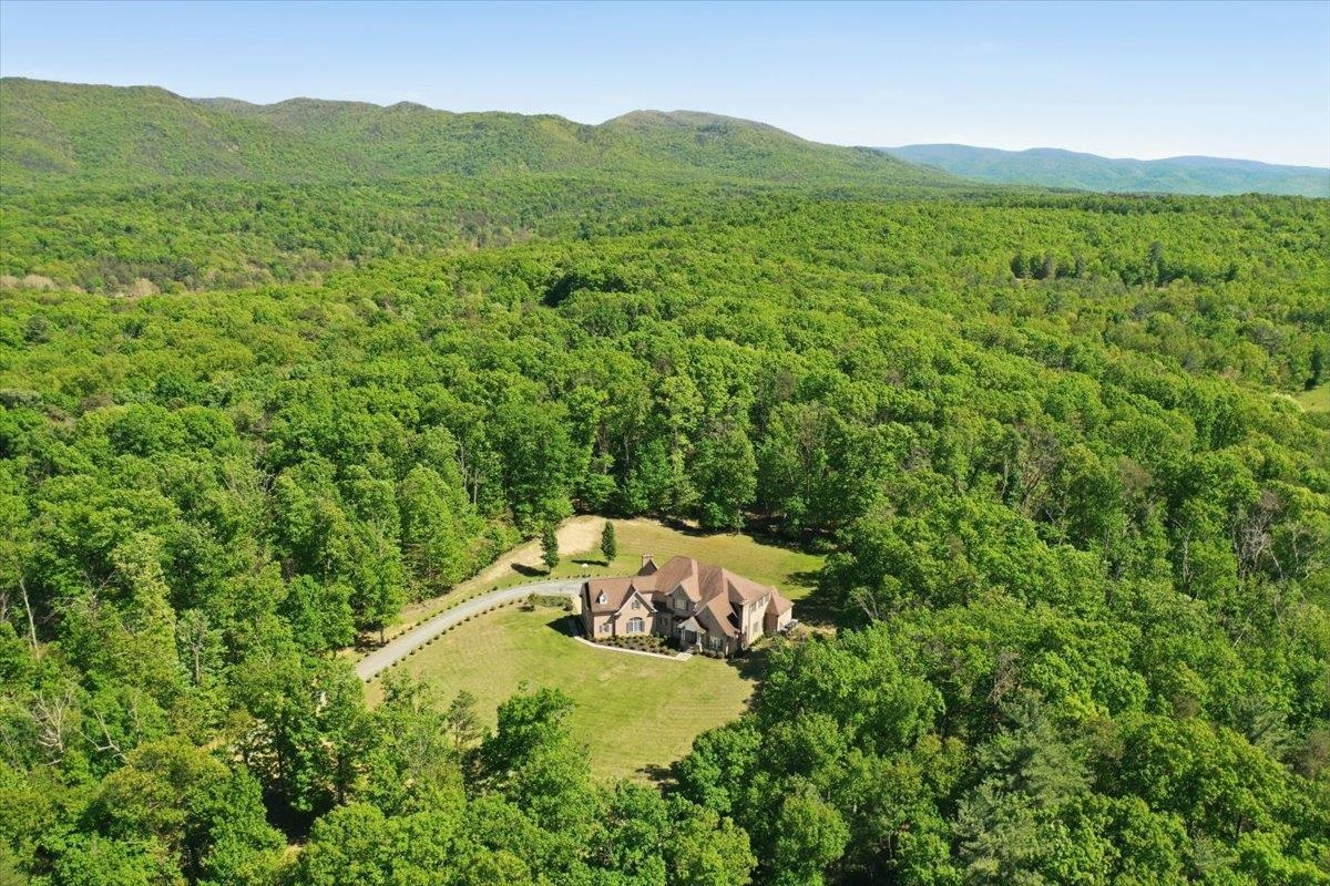 524 S MCDANIEL LN, SHENANDOAH, Virginia 22849, 6 Bedrooms Bedrooms, ,6 BathroomsBathrooms,Residential,524 S MCDANIEL LN,676503 MLS # 676503