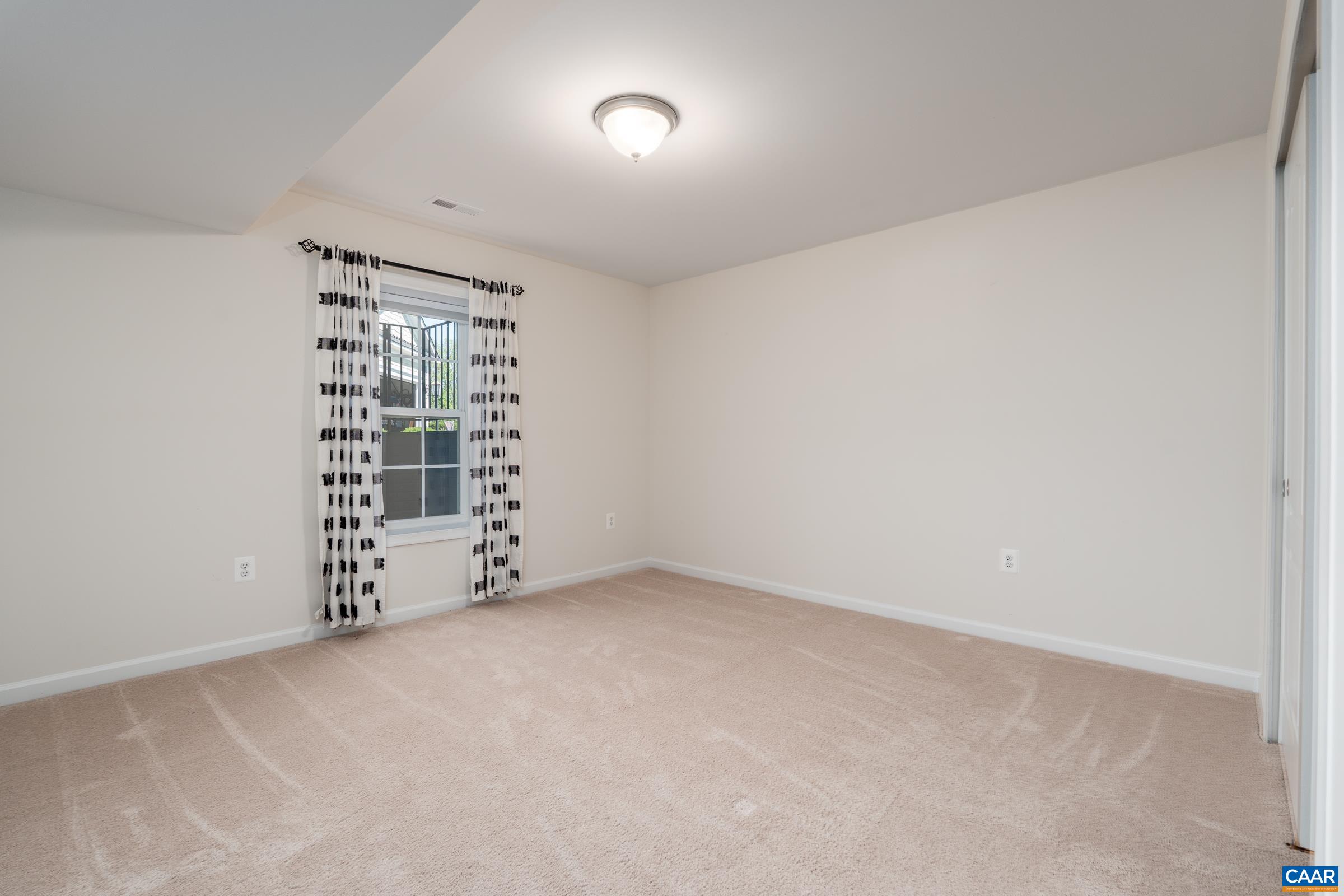 4th BR in bsmt has natural light