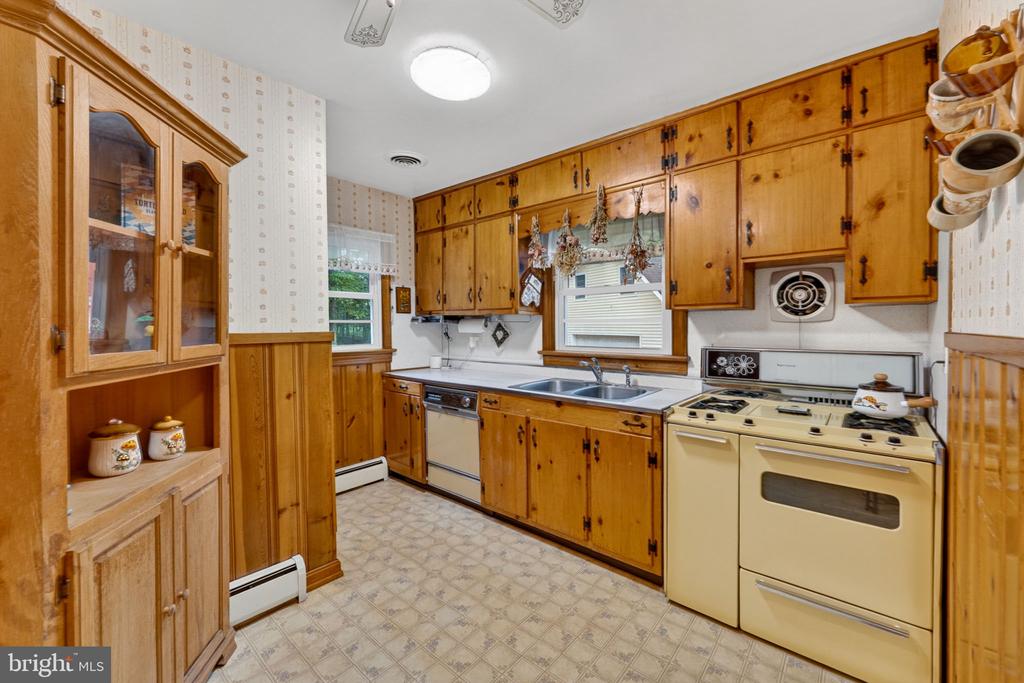 85 S POES RD, AMISSVILLE, Virginia 20106, 3 Bedrooms Bedrooms, ,2 BathroomsBathrooms,Residential,85 S POES RD,VARP2002626 MLS # VARP2002626